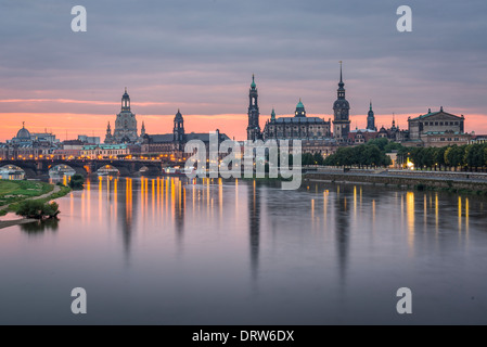 Dresden, Deutschland oberhalb der Elbe im Morgengrauen Stockfoto