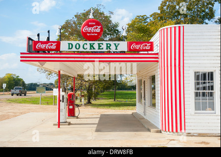 USA-Mississippi MS Miss Cleveland - alte Oldtimer Tankstelle an Dockery Farmen Geburtsstätte des Blues-Kreuzung Stockfoto