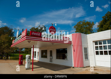 USA-Mississippi MS Miss Cleveland - alte Oldtimer Tankstelle an Dockery Farmen Geburtsstätte des Blues-Kreuzung Stockfoto