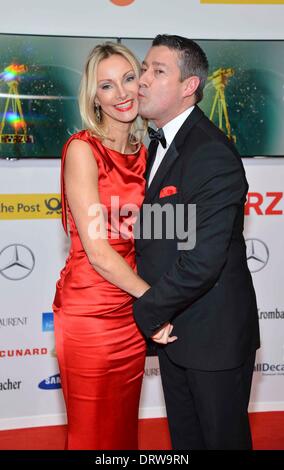 Joachim Llambi und Frau Ilona kommt bei 49Die Goldene Kamera 2014 im Hangar Flughafen Tempelhof in Berlin, Deutschland, am 01. Februar 2014. Stockfoto