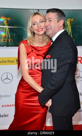 Joachim Llambi und Frau Ilona kommt bei 49Die Goldene Kamera 2014 im Hangar Flughafen Tempelhof in Berlin, Deutschland, am 01. Februar 2014. Stockfoto