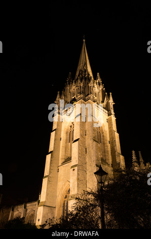 Universität Kirche St Mary the Virgin in der Nacht von quadratischen Oxford Radcliffe Stockfoto