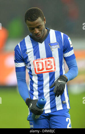 Berlin, Deutschland. 2. Februar 2014. Herthas Adrian Ramos nach dem Bundesliga-Fußball-Spiel zwischen Hertha BSC und 1. FC Nürnberg in das Olympiastadion in Berlin, Deutschland, 02 Februar 2014.Photo: Marc Tirl/Dpa (Achtung: aufgrund der Akkreditierungsrichtlinien die DFL nur erlaubt die Veröffentlichung und Nutzung von bis zu 15 Bilder pro Spiel im Internet und in Online-Medien während des Spiels.) / Dpa/Alamy Live News Stockfoto