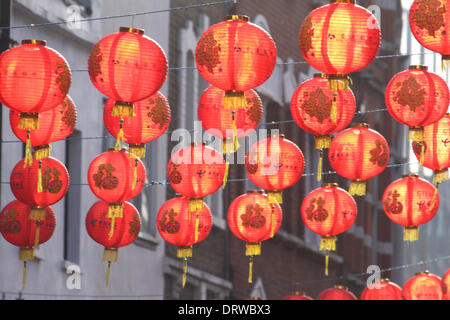 London, UK. 2. Februar 2014. Das Jahr des Pferdes, begann am 31. Januar dachte die Londoner Feierlichkeiten statt am Sonntag 2. Februar in Trafalgar Square, Chinatown und Shaftesbury Avenue.Credit: David Mbiyu / Alamy Live News Stockfoto