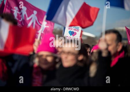 Paris, Frankreich. 2. Februar 2014. Demonstration in Paris gegen die Homosexuellen Hochzeit und der französische Präsident, M. Hollande am 2. Februar 2014. Bildnachweis: Michael Bunel/NurPhoto/ZUMAPRESS.com/Alamy Live-Nachrichten Stockfoto