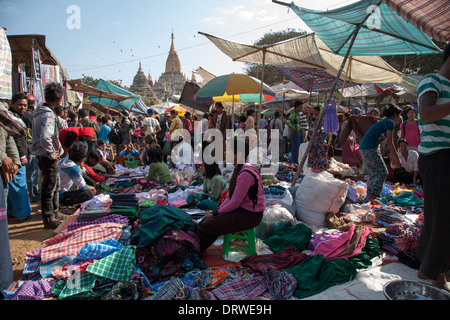 Markt in der Nähe von Ananda Pahto Tempel Bagan Stockfoto