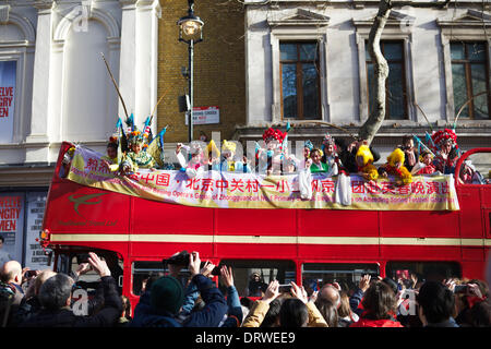 London, UK. 2. Februar 2014. Chinesisches Neujahr 2014 "Jahr des Pferdes", feiert man in London, Vereinigtes Königreich. 2. Februar 2014. Das chinesische Neujahr ist ein großes fest unter den chinesischen Gemeinden in London und auf der ganzen Welt. Londons chinesischen Neujahrsfest sind die größten außerhalb Asiens, und in China Town und dem Trafalgar Square stattfinden. Alamy Live-Nachrichten Stockfoto