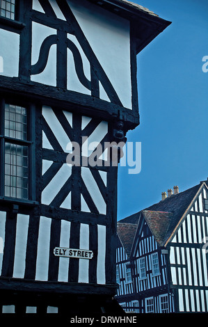 Fachwerk mittelalterlichen schwarzen und weißen Gebäude im Zentrum von Stratford-upon-Avon. Stockfoto