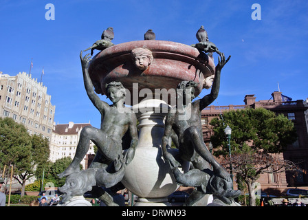 Blick auf Schildkröten Brunnen in Huntington Park auf dem Nob Hill in San Francisco gegenüber dem Fairmont hotel Stockfoto