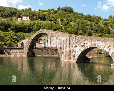 Mittelalterliche Brücke in der Nähe von Bagni Di Lucca, Italien Stockfoto