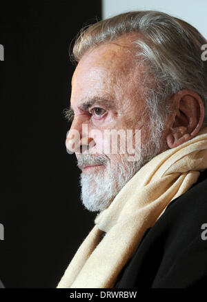 Datei - Datei Bild vom 27. September 2012 zeigt österreichisch-schweizerische Schauspieler Maximilian Schell in München. Medienberichten zufolge ist Schell am 1. Februar 2014 im Alter von 83 in einem Krankenhaus in Innsbruck, Österreich, gestorben. Foto: TOBIAS HASE/dpa Stockfoto