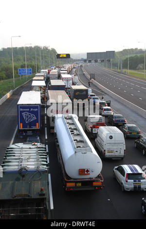 Essex, UK, 25. Mai 2012 auf Lager Bilder des Verkehrs auf der M25 Junction 29 bis 28 Stockfoto