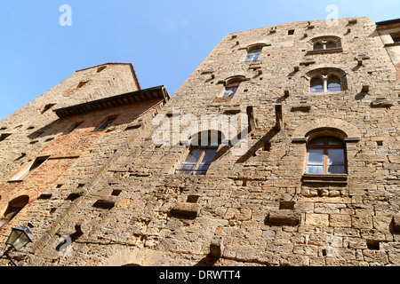 Einige mittelalterliche Turm beherbergt (Fall Torri) in der alten Stadt von Volterra, Toskana, Italien. Stockfoto