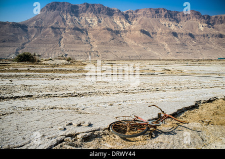 Rostigen Fahrrad in der Negev-Wüste nahe dem Toten Meer, Israel, Nahost Stockfoto