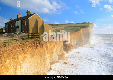 Birling Gap, East Sussex. 3. Februar 2014. Erosion bei Flut mit mehr Rock fällt auf der Küste von Sussex mehr Stürme prognostiziert. Bildnachweis: David Burr/Alamy Live-Nachrichten Stockfoto