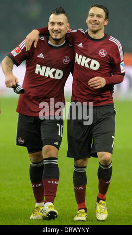Berlin, Deutschland. 2. Februar 2014. Timo Gebhardt (L) und Markus Feulner Nürnberger feiern ihr Team 1: 3-Sieg der Bundesliga-Fußball-Spiel zwischen Hertha BSC und 1.FC Nürnberg im Olympiastadion in Berlin, Deutschland, 2. Februar 2014. Foto: OLIVER MEHLIS/DPA/Alamy Live-Nachrichten Stockfoto