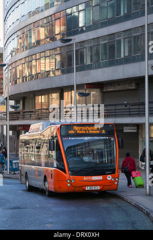 KCUOptare Versa Hybrid  MetroShuttle kostenlosen Bus ÖPNV in Manchester Piccadillly, Uk, Europa, EU Stockfoto