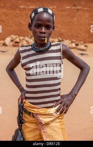 Ein Junge aus der Hamer Stamm, Dimeka, Omo-Tal, Äthiopien Stockfoto