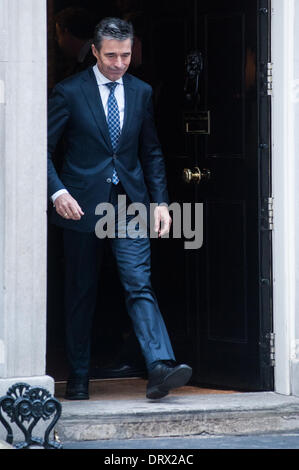London, UK - 3. Februar 2014: NATO-Generalsekretär, Herr Anders Fogh Rasmussen release Interviews nach einem Treffen mit Premierminister David Cameron in der Downing Street. Bildnachweis: Piero Cruciatti/Alamy Live-Nachrichten Stockfoto
