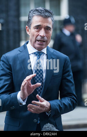 London, UK - 3. Februar 2014: NATO-Generalsekretär, Herr Anders Fogh Rasmussen release Interviews nach einem Treffen mit Premierminister David Cameron in der Downing Street. Bildnachweis: Piero Cruciatti/Alamy Live-Nachrichten Stockfoto