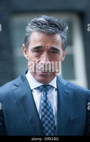 London, UK - 3. Februar 2014: NATO-Generalsekretär, Herr Anders Fogh Rasmussen release Interviews nach einem Treffen mit Premierminister David Cameron in der Downing Street. Bildnachweis: Piero Cruciatti/Alamy Live-Nachrichten Stockfoto