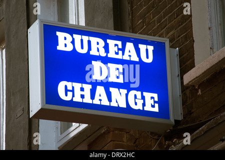 "Bureau de Change"-Schild im Londoner West End District Stockfoto