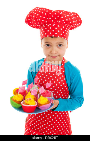 Studio Portrait Antillean Kleinkind Boy mit selbst gemacht Cupcakes auf weißem Hintergrund Stockfoto