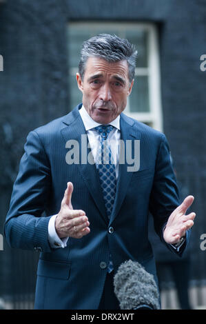 London, UK - 3. Februar 2014: NATO-Generalsekretär, Herr Anders Fogh Rasmussen release Interviews nach einem Treffen mit Premierminister David Cameron in der Downing Street. Bildnachweis: Piero Cruciatti/Alamy Live-Nachrichten Stockfoto