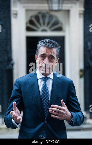 London, UK - 3. Februar 2014: NATO-Generalsekretär, Herr Anders Fogh Rasmussen release Interviews nach einem Treffen mit Premierminister David Cameron in der Downing Street. Bildnachweis: Piero Cruciatti/Alamy Live-Nachrichten Stockfoto