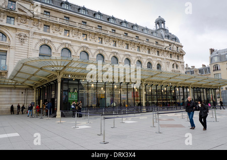 Eingang der das Musée d ' Orsay, Museum, das vor allem französische Kunst in Paris, Frankreich hält. Stockfoto