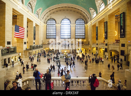 Menschen hasten durch New York Hauptbahnhof. Stockfoto