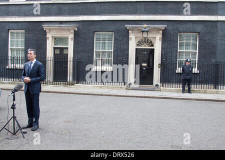 Westminster London, UK. 3. Februar 2014. NATO-Generalsekretär Anders Fogh Rasmussen traf der britische Premierminister David Cameron bei 10 Downing Street zu diskutieren, den Abzug der NATO Truppen aus Afghanistan und dem bevorstehenden NATO-Gipfel in Wales im September stattfinden wird Kredit: Amer Ghazzal/Alamy Live-Nachrichten Stockfoto