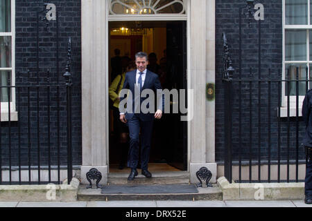 Westminster London, UK. 3. Februar 2014. NATO-Generalsekretär Anders Fogh Rasmussen traf der britische Premierminister David Cameron bei 10 Downing Street zu diskutieren, den Abzug der NATO Truppen aus Afghanistan und dem bevorstehenden NATO-Gipfel in Wales im September stattfinden wird Kredit: Amer Ghazzal/Alamy Live-Nachrichten Stockfoto