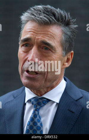 Westminster London, UK. 3. Februar 2014. NATO-Generalsekretär Anders Fogh Rasmussen traf der britische Premierminister David Cameron bei 10 Downing Street zu diskutieren, den Abzug der NATO Truppen aus Afghanistan und dem bevorstehenden NATO-Gipfel in Wales im September stattfinden wird Kredit: Amer Ghazzal/Alamy Live-Nachrichten Stockfoto