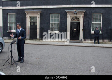 Westminster London, UK. 3. Februar 2014. NATO-Generalsekretär Anders Fogh Rasmussen traf der britische Premierminister David Cameron bei 10 Downing Street zu diskutieren, den Abzug der NATO Truppen aus Afghanistan und dem bevorstehenden NATO-Gipfel in Wales im September stattfinden wird Stockfoto