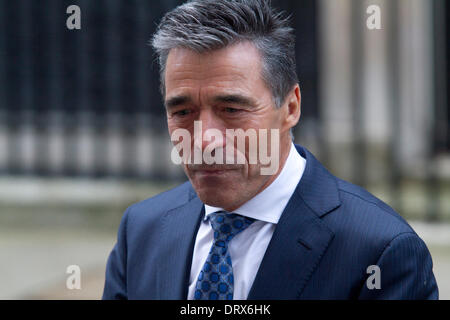 Westminster London, UK. 3. Februar 2014. NATO-Generalsekretär Anders Fogh Rasmussen traf der britische Premierminister David Cameron bei 10 Downing Street zu diskutieren, den Abzug der NATO Truppen aus Afghanistan und dem bevorstehenden NATO-Gipfel in Wales im September stattfinden wird Stockfoto