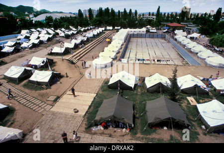 Schwimmbad-Flüchtlingslager in Tirana Albanien für Kosovo-Flüchtlinge, die den Kosovo-Krieg 1999 geflohen Stockfoto