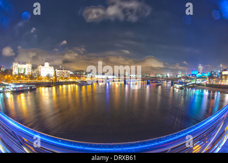 Ostansicht der Themse von Hungerford Bridge Stockfoto