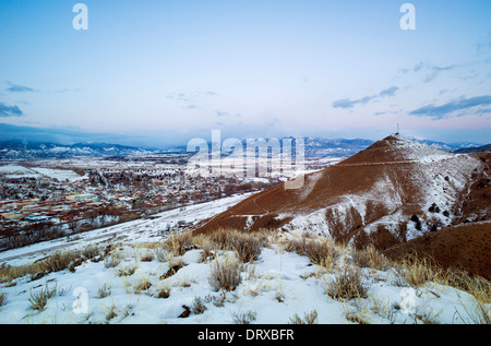 Panaroma-Blick auf Schnee begrenzt Sawatch Range, Rocky Mountains, den Arkansas River Valley und historischen Salida, Colorado, USA Stockfoto