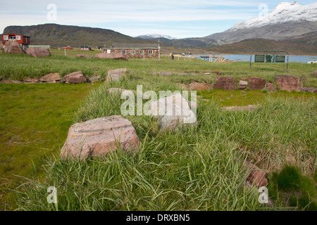 Grönland, Tunulliarfik (aka Eriks Fjord), Itelleq (aka Igaliku) in der Nähe von Brattahlid, Ruinen von Gardar. Stockfoto