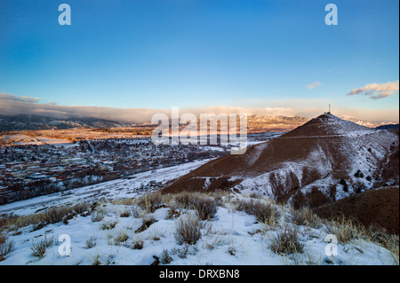 Panaroma-Blick auf Schnee begrenzt Sawatch Range, Rocky Mountains, den Arkansas River Valley und historischen Salida, Colorado, USA Stockfoto