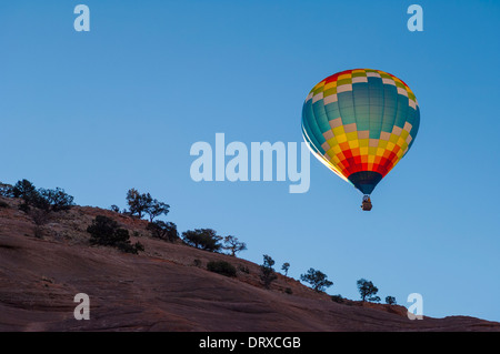 Heißluftballons auf dem jährlichen Red Rock Ballonfestival, Gallup, New Mexico. Stockfoto