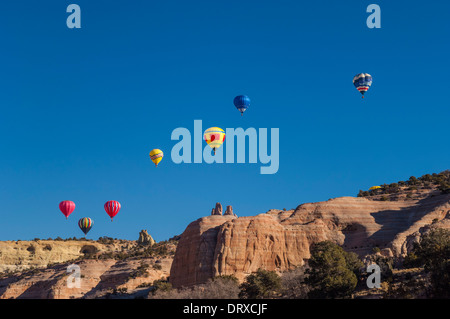 Heißluftballons auf dem jährlichen Red Rock Ballonfestival, Gallup, New Mexico. Stockfoto