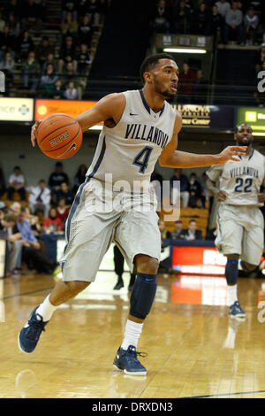 3. Februar 2014: Villanova Wildcats bewachen Darrun Hilliard II (4) in Aktion bei den NCAA-Basketball-Spiel zwischen dem Xavier Musketeers und Villanova Wildcats im Pavillon in Villanova, Pennsylvania. Villanova Wildcats gewann 81-58. (Christopher Szagola/Cal Sport Media) Stockfoto