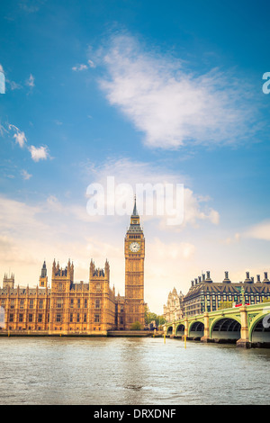 Wolken über Big Ben Stockfoto