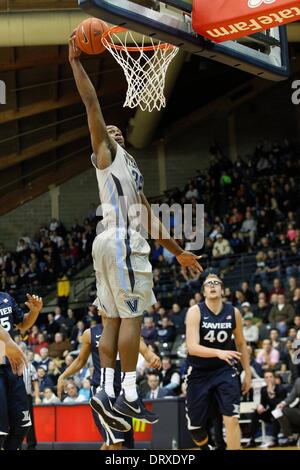 3. Februar 2014: Villanova Wildcats Guard James Bell (32) steigt für die Dunk bei den NCAA-Basketball-Spiel zwischen dem Xavier Musketeers und Villanova Wildcats im Pavillon in Villanova, Pennsylvania. Villanova Wildcats gewann 81-58. (Christopher Szagola/Cal Sport Media) Stockfoto