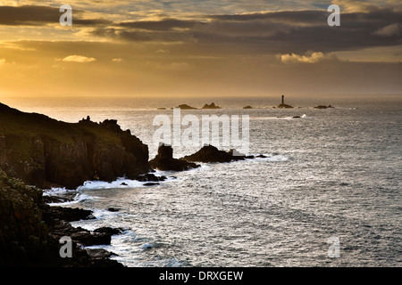 Lands End; Blick in Richtung Langschiffe Leuchtturm; Cornwall; UK Stockfoto