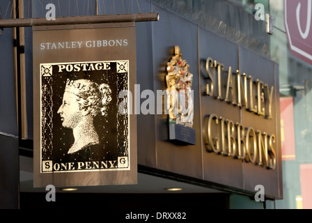 London, England, Vereinigtes Königreich. Stanley Gibbons Stempel Shop auf The Strand Stockfoto