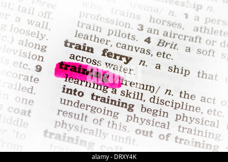 Ausbildung Wörterbuchdefinition Highkighted in rosa-marker Stockfoto
