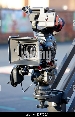 canon eos C Film tv-Kamera auf Mikrofonstativ Standort im Freien in großbritannien Stockfoto